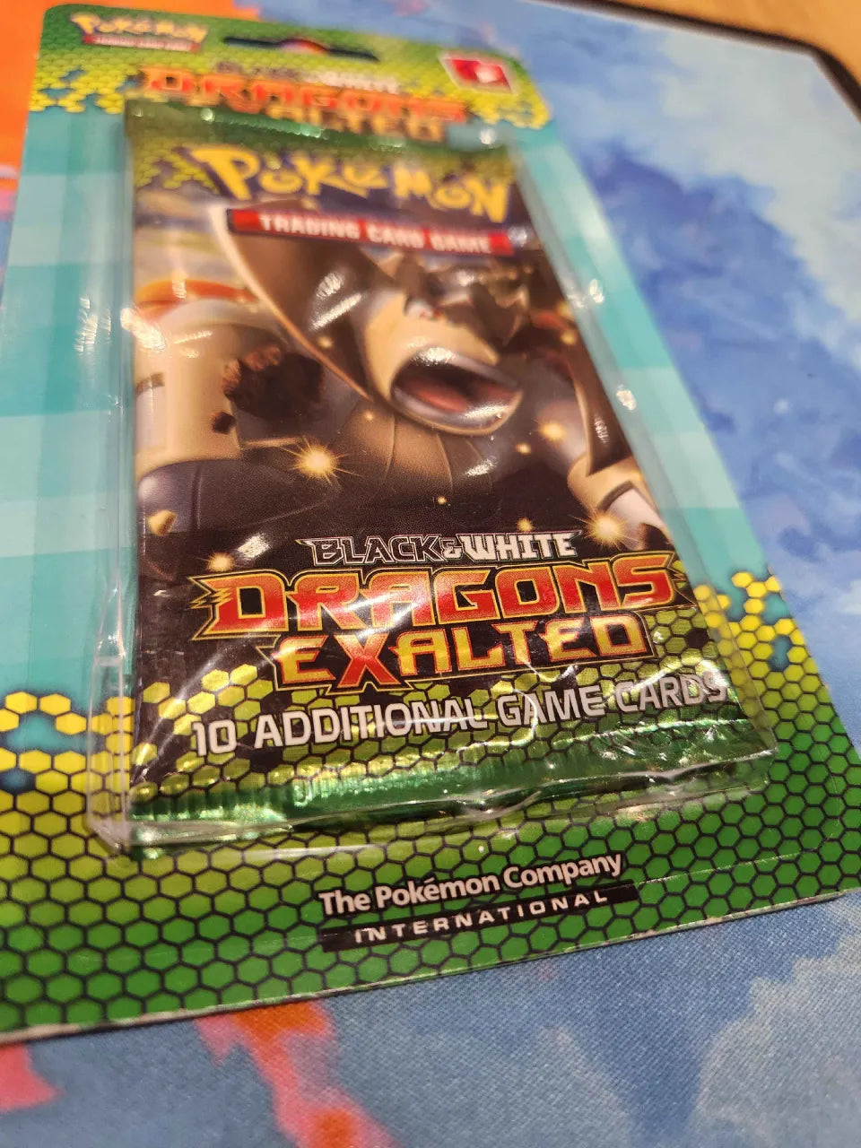 POKEMON Black and White Dragons Exalted Booster Pack (w)