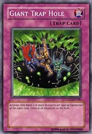 Giant Trap Hole (CSOC-EN080) - Crossroads of Chaos 1st Edition
