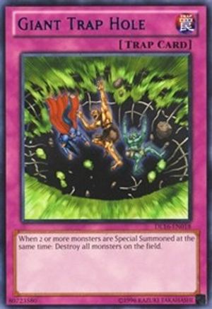 Giant Trap Hole (Blue) (DL16-EN017) - Duelist League Promo Unlimited