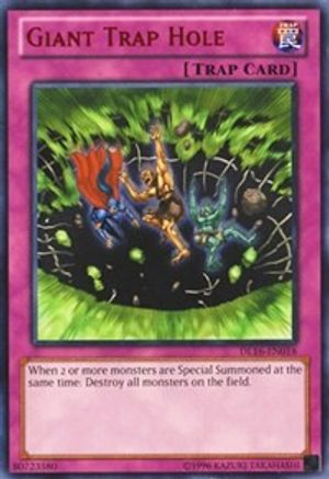 Giant Trap Hole (Red) (DL16-EN017) - Duelist League Promo Unlimited