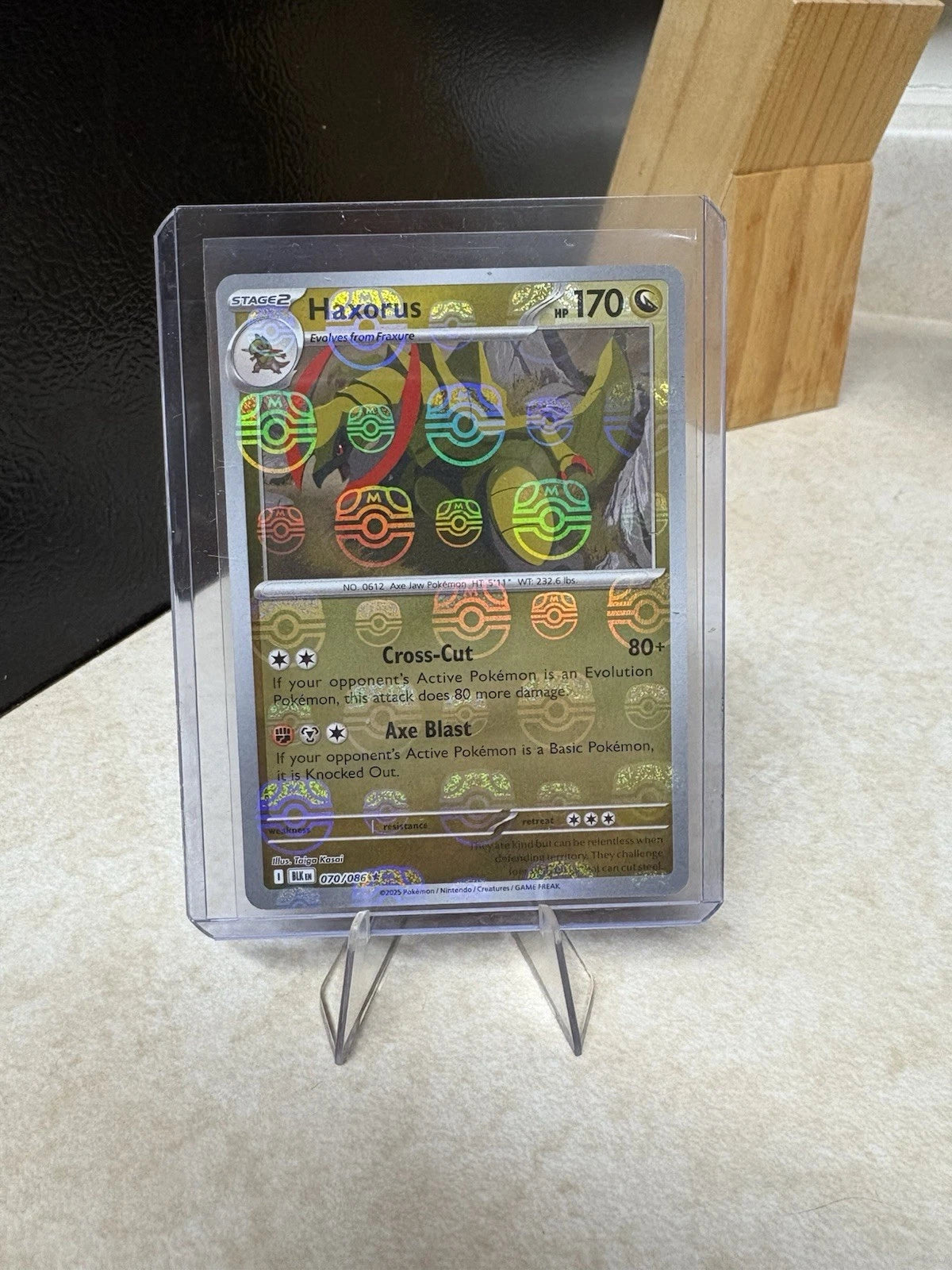 Haxorus (Master Ball Pattern) 70 - SV Black Bolt Holofoil