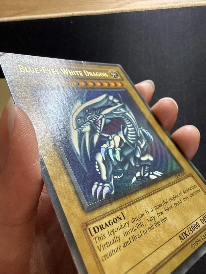 Yugioh Blue-Eyes White Dragon (SDK-001) Starter Deck: Kaiba Unlimited (Wavy) MP